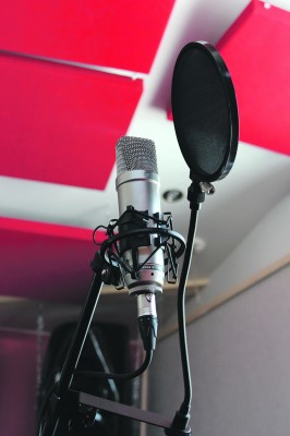 Uuden Rokpalatsin studion mikrofonikalustoa päivitettiin ajanmukukaisemmaksi sekä laadukkaammaksi.