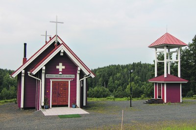 Paavo V. Suominen rakennutti jäähdytystekniikan museon viereen kukkulalle kappelin. Siellä voi käydä hiljentymässä museon aukioloaikoina. Lisäksi kappelin voi varata vaikka vihkimistä varten.