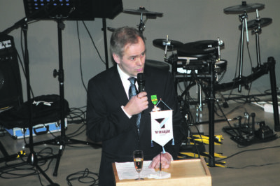 Puheenjohtaja  Valto Koivula piti yrittäjäjuhlan avajaispuheenvuoron. 
