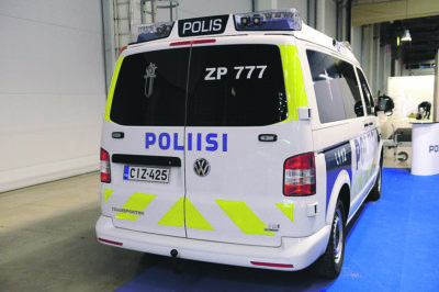 Poliisin käytössä olevien ajoneuvojen tunnusväritys uudistuu tulevina vuosina. Ajoneuvovärityksen sarjatuotanto aloitetaan vuoden 2015 alussa, mikäli uusi väritysmalli osoittautuu toimivaksi. Poliisin tunnuksellisen ajoneuvokaluston ilme uusiutuu vähitellen, ja Ylöjärven katukuvassa uudenvärisiä poliisiautoja voi näkyä muutamien vuosien kuluttua.