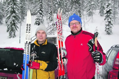 Juha Taavitsainen (vas.) ja Teijo Hytönen ovat tuttu näky Lamminpään retkeilymajalla, josta kaksikko lähtee hiihtämään monta kertaa talven aikana.