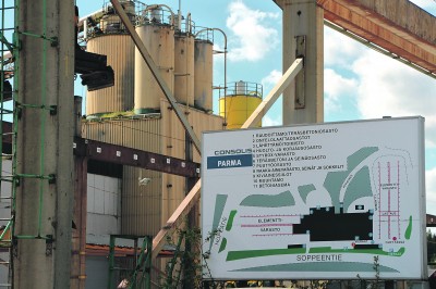 Parma Oy:n tehtaalla Soppeenmäessä on valmistettu betonielementtejä satoihin suuriin rakennushankkeisiin. Kesäkuussa tehdas suljetaan. Laajan teollisuuskiinteistön tulevaisuus on toistaiseksi hämärän peitossa.