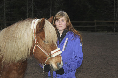 Kati Summa viihtyy mainiosti Kurun Poikeluksessa. Islanninhevosasiantuntija laajentaa liiketoimiaan ensi keväänä, jolloin hänen yrityksensä ryhtyy tekemään myös hevoskuljetuksia.