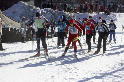 Kurun 24 tunnin hiihdon lähtölaukaus ammuttiin lauantaina puoliltapäivin. Ladulla sivakoi viikonlopun aikana kaiken kaikkiaan reilut 200 hiihtäjää.