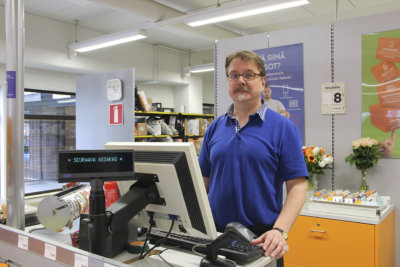 Ylöjärven postin myyntiesimies Reijo Salosella tulee 35 vuotta täyteen työnantajansa palveluksessa toukokuussa – samalla hänen työsuhteensa loppuu.