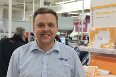 K-supermarket Linkin kauppias Toni Hahka korostaa, että kaupan yhteyteen avatusta Postin toimipisteestä ovat saatavilla kaikki samat palvelut kuin entisestä myymälästäkin.