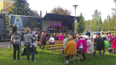Kirkkopuisto soi, Ylöjärven seurakunta, Junior Gospel Singers, helluntaiseurakunta, Peter Joukainen Band