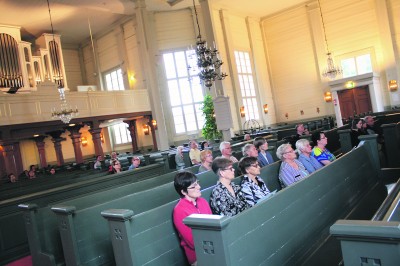 KuruFestin sunnuntainen päätöskonsertti ei onnistunut houkuttelemaan Ylöjärven kirkkoon suuryleisöä vielä tänä vuonna. Paikalle tulleet musikin ystävät saivat nauttia mitä taitavimmasta klassisen musiikin esityksestä.