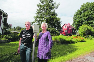 Raimo (vas.) ja Ulla Lepistö ovat nähneet Ylöjärven keskustan kehityksen aitiopaikalta. Heidän taustalla näkyvä kotinsa on nyttemmin saanut naapurikseen muun muassa ison asfalttisen parkkipaikan.