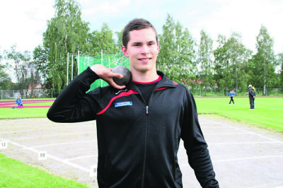 Kuulakin tulee viiden metrin seiväsmiehelle Urho Kujanpäälle taas tutuksi välineeksi ottelukilpailuissa.