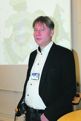 Ylöjärveläinen joukkoliikennepäällikkö Mika Periviita esitteli uutta maksujärjestelmää viime viikolla.