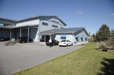 Lifehairin tehdas sijaitsee Kulkutiellä Soppeenmäen teollisuusalueella.