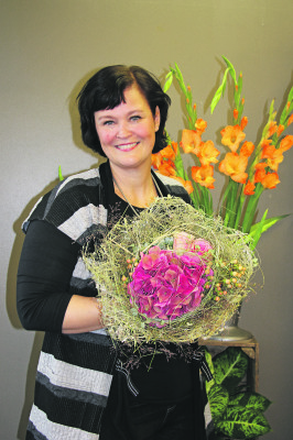 Ylöjärvellä syntynyt ja paikkakunnalla kukkakauppaa pitänyt floristimestari Katri Gummerus toimii tällä hetkellä opettajana. Hän on saanut hiljan toimialansa arvostetuimman huomionosoituksen eli nimeämisensä Vuoden Floristiksi. 