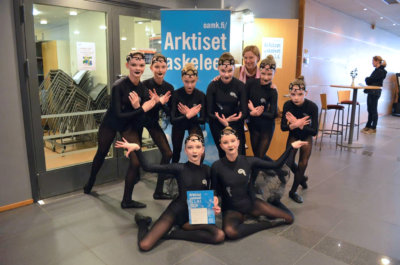 Balettikoulu Hannele Suomalaisen erikoiskoulutusluokka sai Hämähäkit -esityksellään toisen pääpalkinnoista, 450 euron stipendin. (Kuva: Iina Suomalainen)