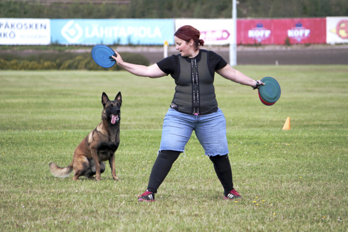 koirafrisbee, koiraurheilu, Suomen Frisbeekoirat ry, Csilla Bakos, Teivon ravikeskus