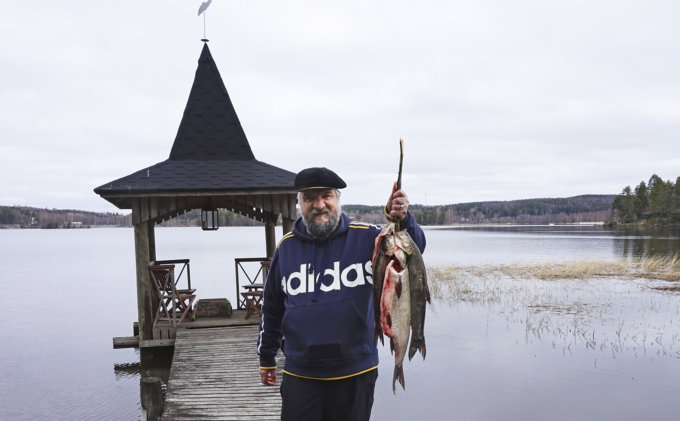 Pirkanmaan nimikkokala, toutain on Suomessa harvinainen. Kalastajat nauttivat petokalan narraamisesta, mutta kokit ovat kauhuissaan joutuessaan vääntämään toutaimesta säällistä ruokaa.