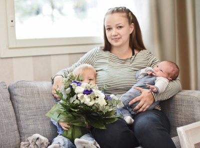 Jenna ja Erkki Niemelän kolmeviikkoinen pienokainen on Ylöjärven kaupungin  150-vuotisjuhlavauva - Ylöjärven Uutiset