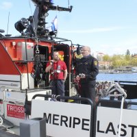 Suomen Meripelastusseura pitää huolta vesillä liikkujien turvallisuudesta koulutettujen vapaaehtoisten voimin – nämä asiat veneilijän on hyvä muistaa kesäkaudella