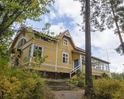 Antaverkassa sijaitseva hulppea Villa Näsirinne on jälleen kaupan ja  halvemmalla kuin aiemmin – ”Kyseessä on harvinainen kokonaisuus, jollaisia  ei usein tule myyntiin” - Ylöjärven Uutiset