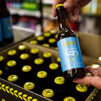 Linkin kauppias lanseerasi juhlavuoden kunniaksi Ylöjärvi-oluen: ”Hyvä olut juhlaan ja saunaan, sopii vaikka maanantaikännien vetämiseen”