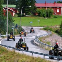 Ylöjärvi-aiheisen valokuvakisan voiton vei Kari Ruusunen, joka kuvasi traktoriletkan matkaa Karhen sillalla – Katso kaikki 13 voittajakuvaa!