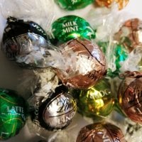 YU testasi joulun (uutuus)suklaat – Voiton vei Lindtin suklaakuula: ”Ihana”