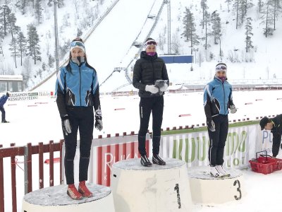 16-vuotiaiden mitalikolmikko, Venla Haataja, Nora Kytäjä ja Emmi Henriksson, kuva Janna Henriksson_1