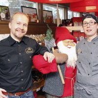 Suklaatilalla ensimmäiset joulusuklaat valmistuvat jo heinäkuussa – Myös Lauri Tähkän fanisuklaa valmistuu Mutalassa