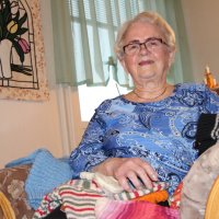 Annikki Keskinen, 81, kutoo aina joulusukat sukulaisille: ”Teen ainakin 16 sukat”