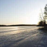 Täpärä tilanne Viljakkalassa: Jäärataa aurannut mönkijäkuski tippui jäihin lauantai-iltana