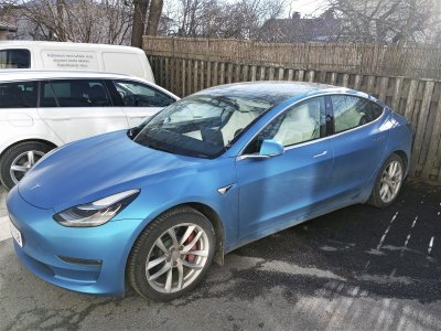 Tesla sähköauto