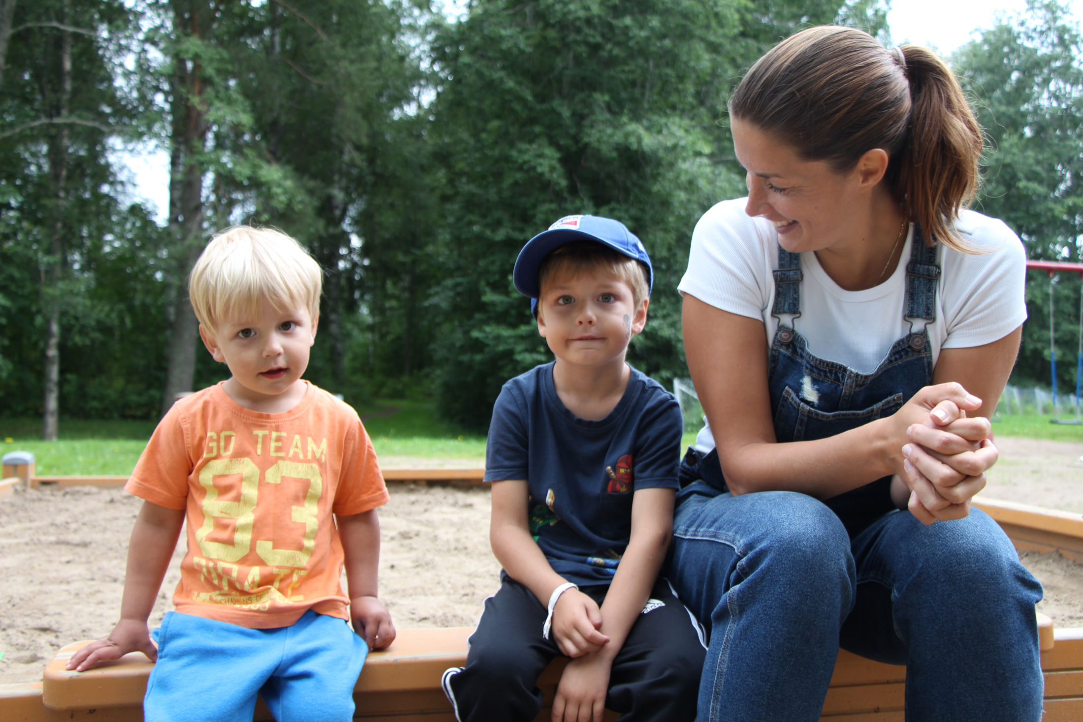 Tutunnäköisiä lapsia? – Kyllä! Tässä ovat 2-vuotias Pyry ja 5-vuotias Patrik, Ylöjärven kesäiset mainoskasvot