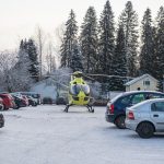 Lääkärikopteri käväisi Ylöjärven terveyskeskuksella: katso video näyttävästä lentoonlähdöstä