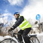 Ennakointi ja oikeat varusteet turvaavat talvipyöräilyn – silti vajaa puolet käyttää talvella kypärää