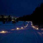 Kuljussa hehkui uutena vuotena yli sata jäälyhtyä – katso kuvat tunnelmallisesti valaistusta kylätiestä