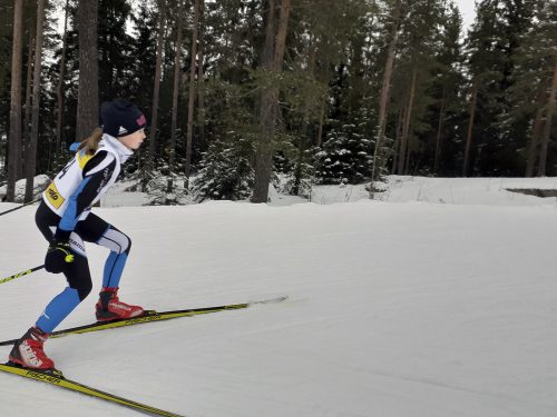 Vilma Pyhtilä Krista Cupin ensimmäisessä osakilpailussa. Cupin toisessa osakilpailussa Pyhtilä hiihti suksikrossin voittoon 12-vuotiaiden sarjassa. Kuva Sari Haataja. (1)