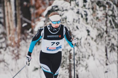 Venla Haataja hiihti Kaupissa nousujohteisen kisan ja voitti 18-vuotiaiden kympin. Oskari Aumo.