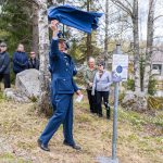 Kaatuneitten muistopäivänä julkistettiin lentomestari Urho Heiskalan muistomerkin infotaulu – silminnäkijä Eino Alho muisteli traagisen päivän tapahtumia