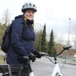 Kilometrit kertyvät kevyesti sähköpyörällä – Jaana Rajaniemi nauttii työmatkojen ylämäistäkin
