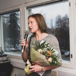 Paikallislehden Antti-patsas kirjailija Veera Ahlgrénille