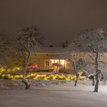 Perhetalon kauniisti valaistu joulupolku kuljettaa joulun tarinaan – Katso kuvagalleria