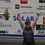Yhdeksäsluokkalainen voimamies Antti Vähäkoski nosti peruskoululaisten mestaruushopeaa: työnsi 100 kiloa rautaa suorille käsille