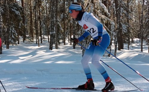 Ryhdin Elsa Torvinen matkalla suomenmestaruuteen 20-vuotiaiden sarjassa Honkavuorella. Kuva Jenni Torvinen