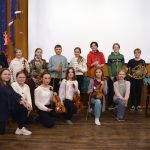 Kymmenen eri soitinta loivat sadun tunnelmaa Sateenkaarikala-lastenkonsertissa – Pirkanmaan musiikkiopiston haku käynnissä