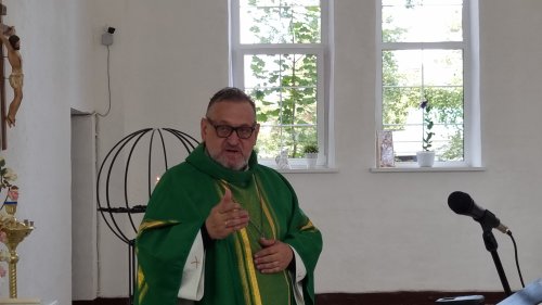 Kirkkoherra Viktor Ruzhinskin suuri toive on täyttynyt. Kaukolan kirkon iso kirkkosali on jumalanpalveluskäytössä. Kuva on pyhäkön 90-vuotisjuhlasta, jota vietettiin syyskuussa.