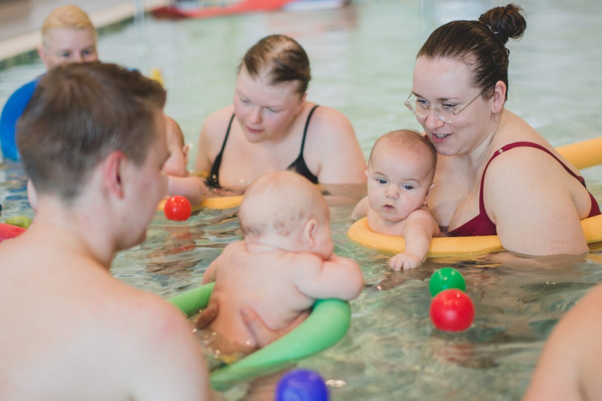 Äidit ja isoäidit ilmaiseksi uimaan äitienpäivänä – ”Haluamme kannustaa perheitä liikkumaan yhdessä”
