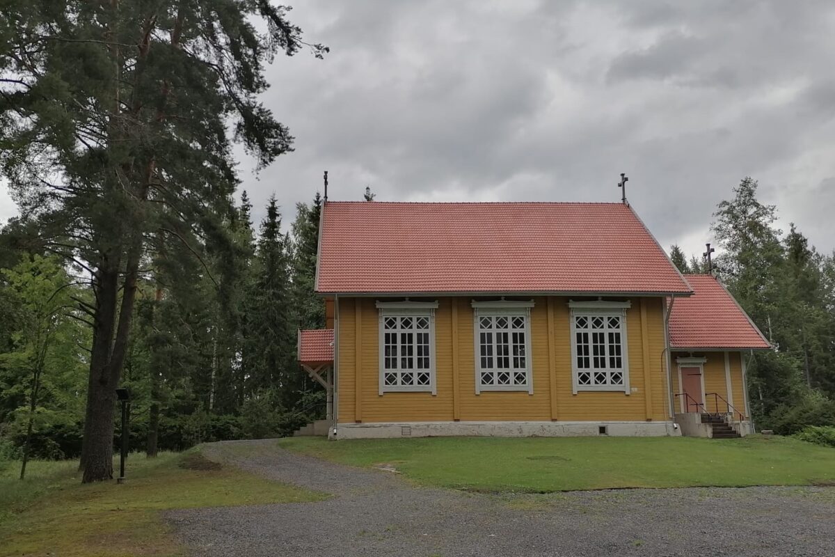 Pengonpohjan rukoushuone täytti 125 vuotta – kirkon akustiikka ”soi kuin kantele”