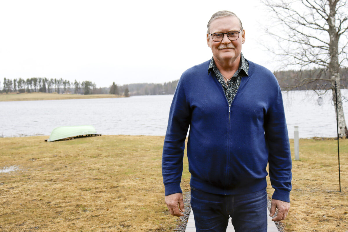 Teuvo Hakanen 60 vuotta: Karhen ääni puhuu maaseudun ja yrittäjyyden puolesta – ”Sellainen haave vielä on, että rakentaisimme oman talon tänne”