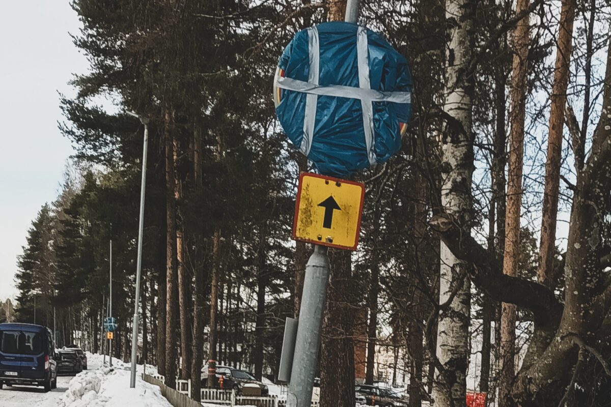 Seijantien pysäköintikielto sai pussin päähänsä torstaina – Tarkoittaako tämä, että kadun varteen saa taas pysäköidä?