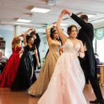 Ylöjärven lukion vanhat juhlivat tänään koko päivän – Katso laaja kuvagalleria tansseista